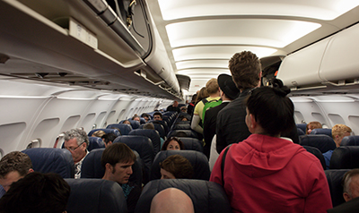 pasajeros entrando a avión